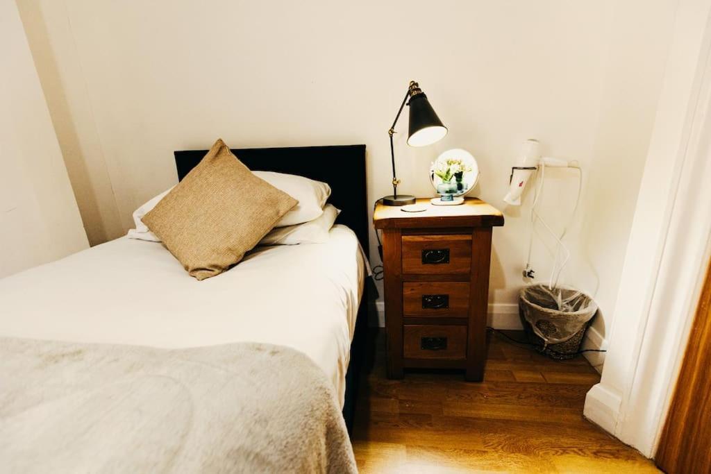 Hébergement de vacances Friars Bush House - Stunning 4 Bedroom Detached House In Exclusive Queens Quarter Luxury Centre