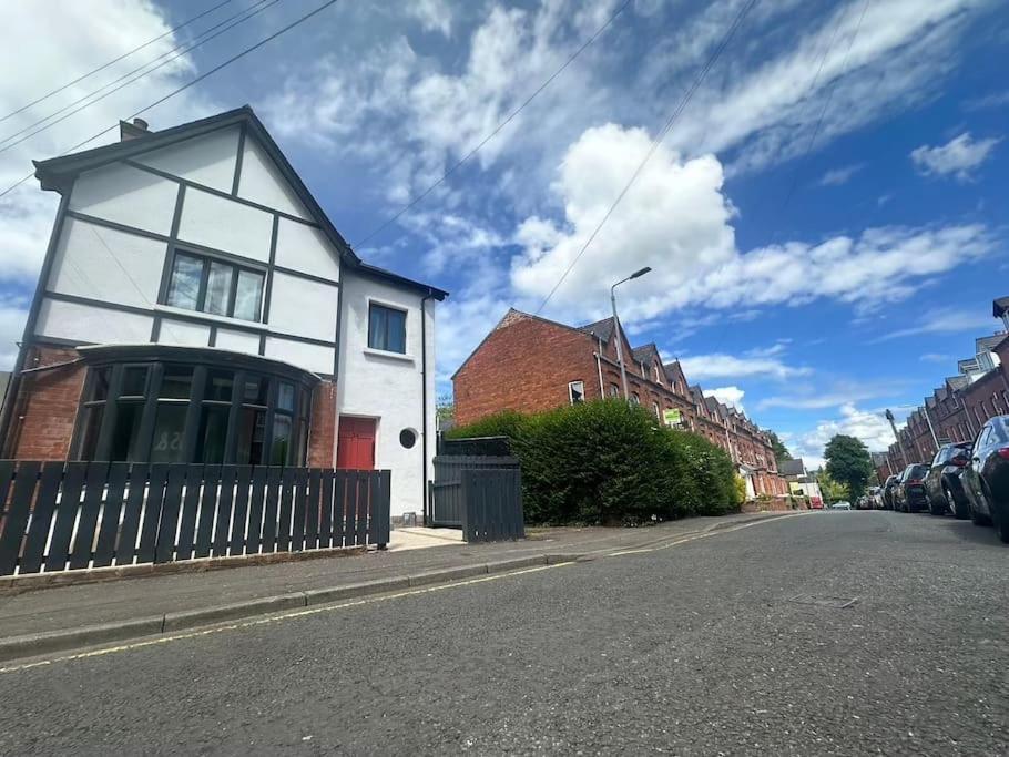 Friars Bush House - Stunning 4 Bedroom Detached House In Exclusive Queens Quarter Luxury Centre Hébergement de vacances