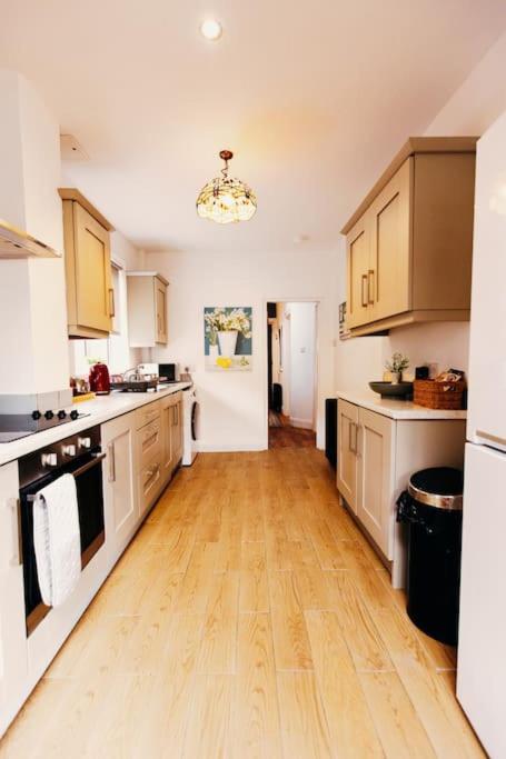 Friars Bush House - Stunning 4 Bedroom Detached House In Exclusive Queens Quarter Luxury Centre Hébergement de vacances
