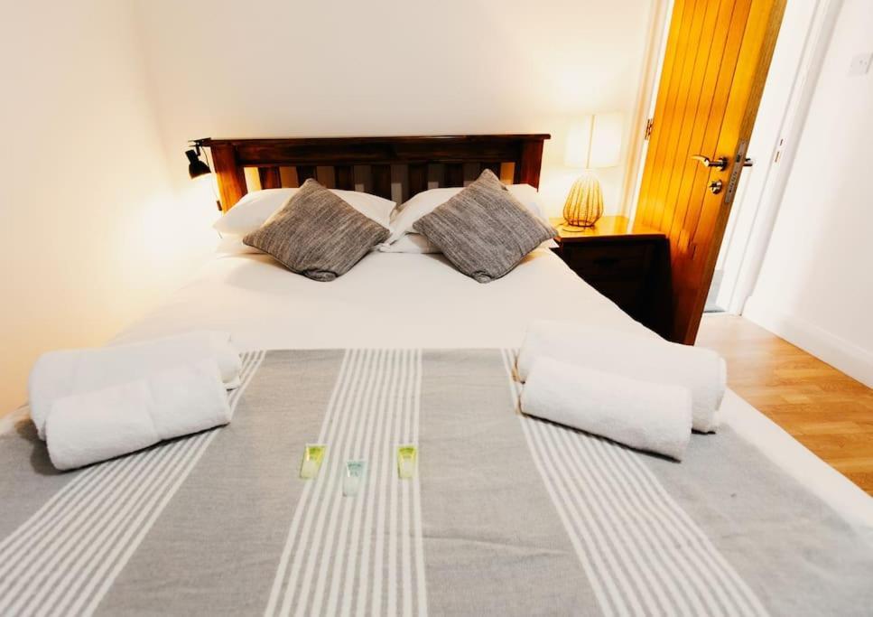 Hébergement de vacances Friars Bush House - Stunning 4 Bedroom Detached House In Exclusive Queens Quarter Luxury Centre
