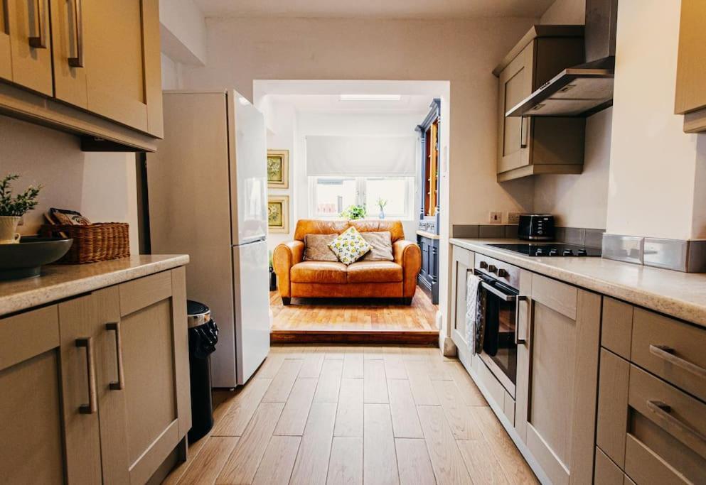 Friars Bush House - Stunning 4 Bedroom Detached House In Exclusive Queens Quarter Luxury Centre Hébergement de vacances *